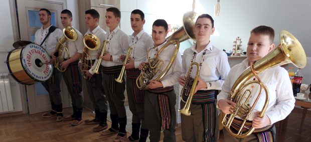 Сањају Златну трубу Новости: Дечји трубачки оркестар вратио живот и велики свет у наизглед пусто пожешко село Глумач